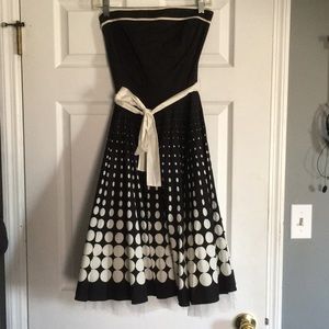 Adorable strapless dress